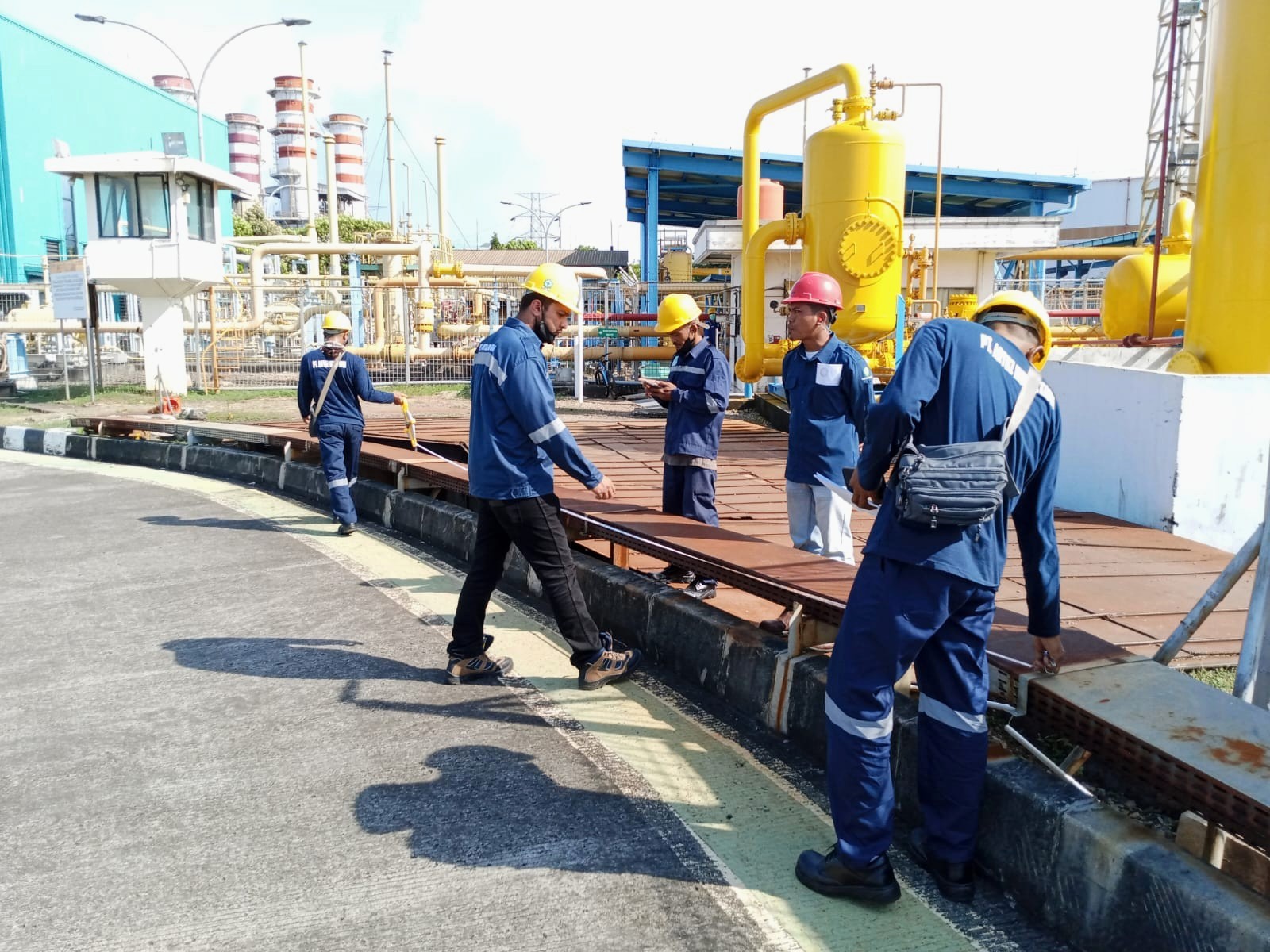 PEMBUATAN PANEL ATS dan INSTALASI KABEL NYY 1x300 SEPANJANG 3.600m